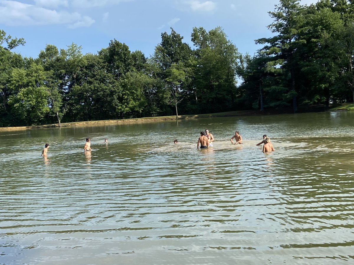 HuntsmenFball's tweet image. Team Outing at Left Fork Farms!  
#HuntsmenFootball #DRIP #BrickByBrick