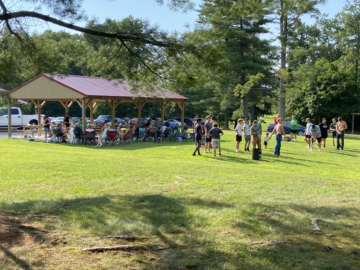 HuntsmenFball's tweet image. Team Outing at Left Fork Farms!  
#HuntsmenFootball #DRIP #BrickByBrick