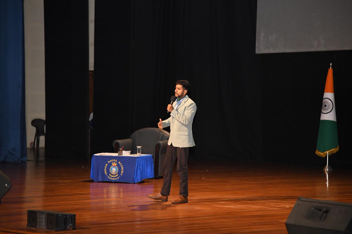 IN_NavalAcademy's tweet image. 📚 &quot;Mission Make India Read&quot; made a port call at Indian Naval Academy#INA!

Mr. Amrut Deshmukh, the &quot;Booklet Guy&quot;, inspired Cadets through an insightful talk on Cultivating Reading Habits in a Digital Age.

A mind once stretched by a book never shrinks.

⚓️Read More Scroll Less…