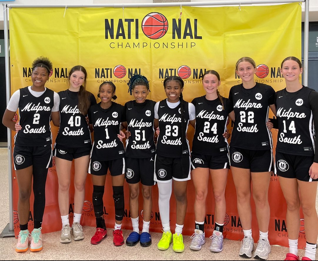 I can't believe my AAU experience has come to an end. Ive been playing since 5th Grade and Wow it has been a Journey.. I'm thankful for all of the coaches that have given me guidance and support throughout the years.. #phenom #midwestunited #phee #Midpro