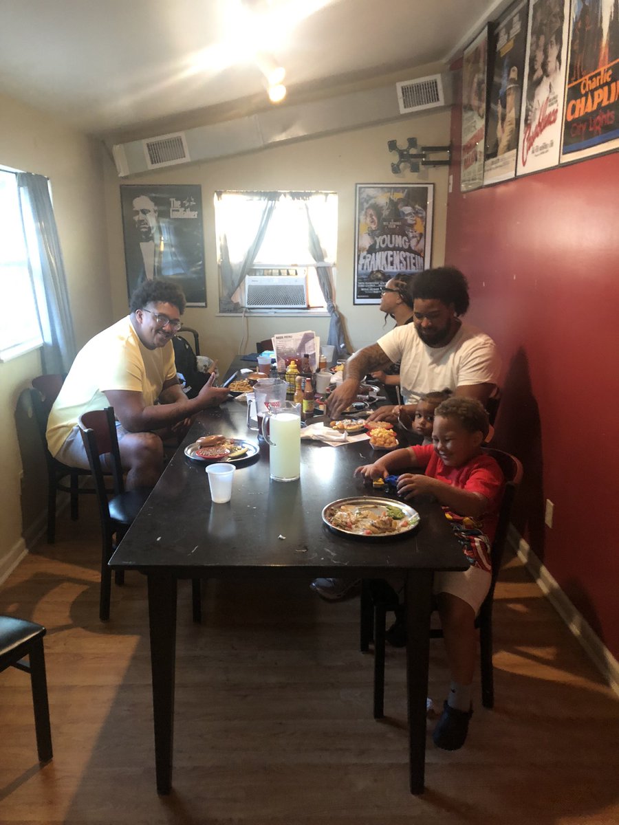 FBCoachK's tweet image. Awesome VUnion dinner to celebrate July, August birthdays, last OTA, and the Moms who support our players. Thank you @theridgenash for awesome food, service and hospitality and @Ameliasflower for our gifts for our Union Moms.
#RunToWin #FiveAsOne #UnionPride @VandyFootball