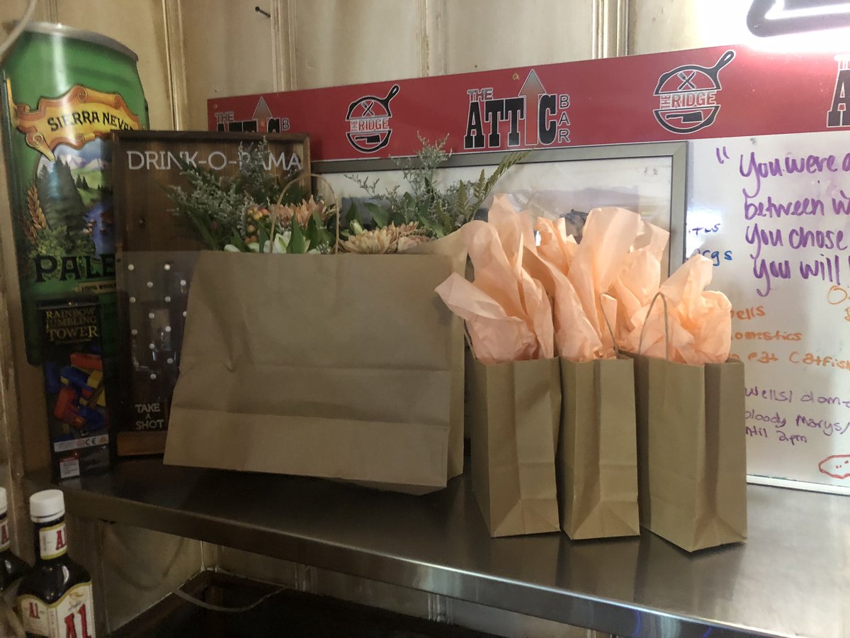 FBCoachK's tweet image. Awesome VUnion dinner to celebrate July, August birthdays, last OTA, and the Moms who support our players. Thank you @theridgenash for awesome food, service and hospitality and @Ameliasflower for our gifts for our Union Moms.
#RunToWin #FiveAsOne #UnionPride @VandyFootball