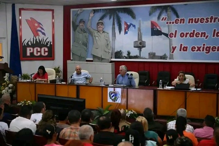 "Vamos a salir adelante, ni el recrudecimiento del bloqueo, ni las medidas impuestas por el Gobierno de Trump para asfixiarnos en lo económico nos van a detener, las enfrentaremos y a las vez, venceremos esta batalla".
#YoSigoAMiPresidente
#VillaClaraConTodos