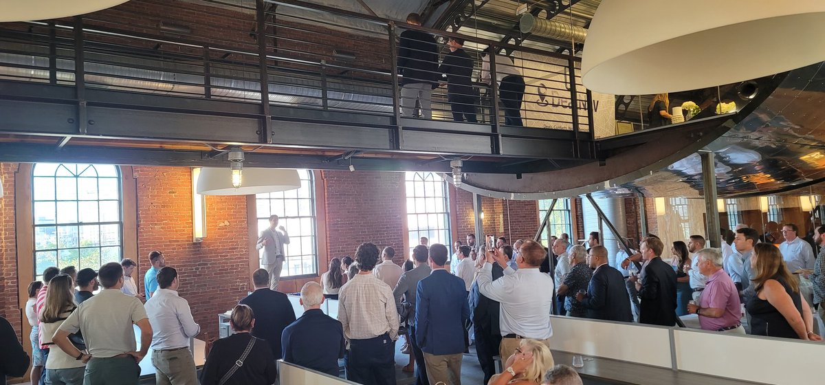 KTG_CRE's tweet image. Check out the mystical and mysterious @acquisizioni holding forth. Quite a flock! Super cool party in this industrial to office reno. Great to see you @JeremyGlantz !