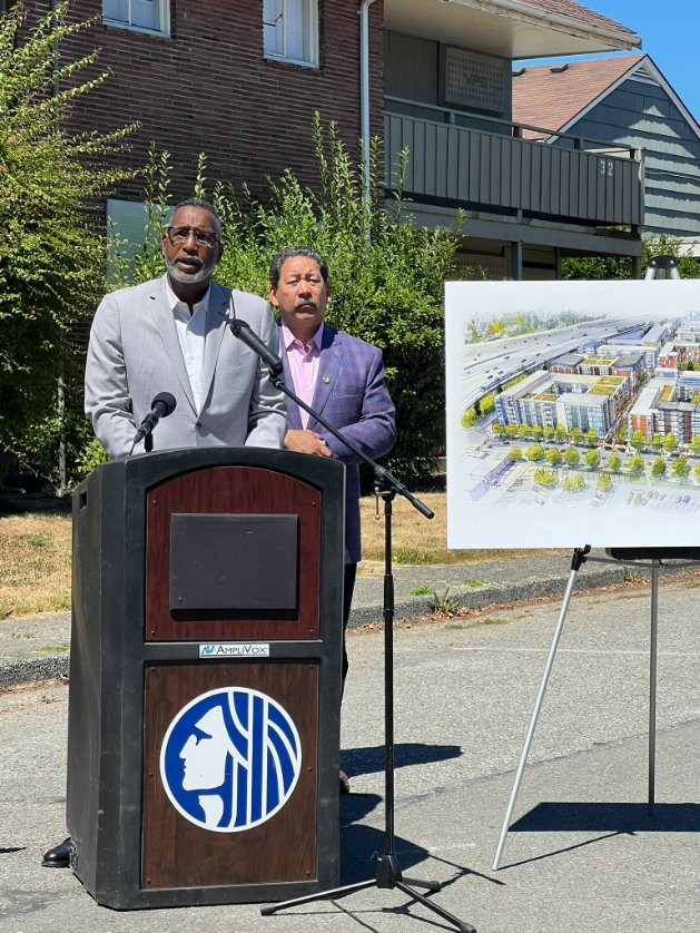Seattle_Housing's tweet image. @Seattle_Housing Authority Executive Director Rod Brandon and @MayorofSeattle Bruce Harrell announced the @CityofSeattle expansion of investments to build new affordable housing at Northgate Commons. SHA will lead the development. bit.ly/45kMj6A