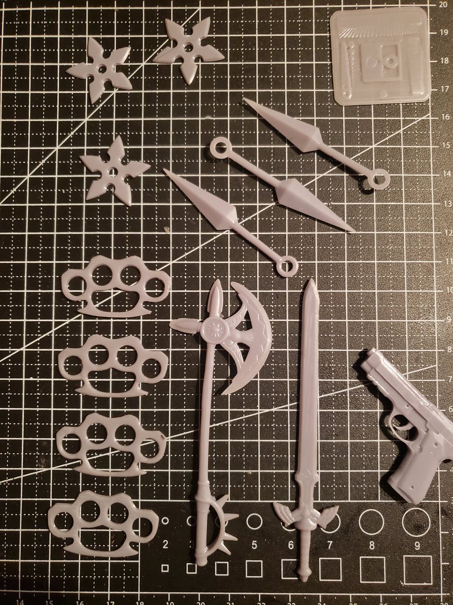 FoxKairo's tweet image. Had fun with my resin printer today and made some tiny little toy weapons ^w^
What should I do next?