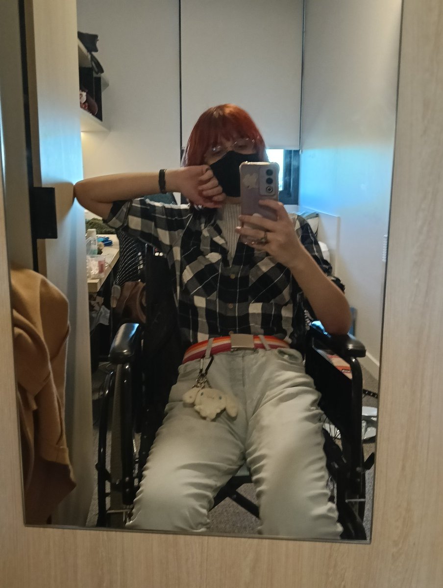 mag_pye's tweet image. love it when trains just decide not to stop and take me wherever cause they won't get the ramps to let me off!!! at least looked nice and could wear cool ass boots