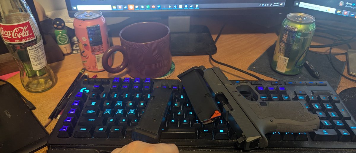spikesguides's tweet image. Am I the only one who does reloading drills at my desk when stuff is loading on the computer?
Do I just have autism?