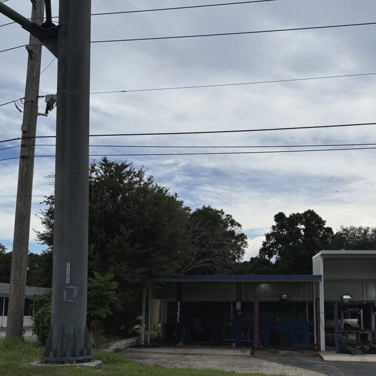 hueviews's tweet image. lined with power
day 1697