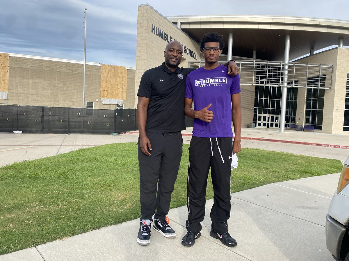 CoachCReid's tweet image. Christopher Dreike Okenve Obono will continue his scholastic and athletic playing career this year at @SAUTMENSHOOPS in Arkansas. This is huge, as Christopher never played basketball prior to moving here from overseas the spring of his junior year. With just one year of playing…