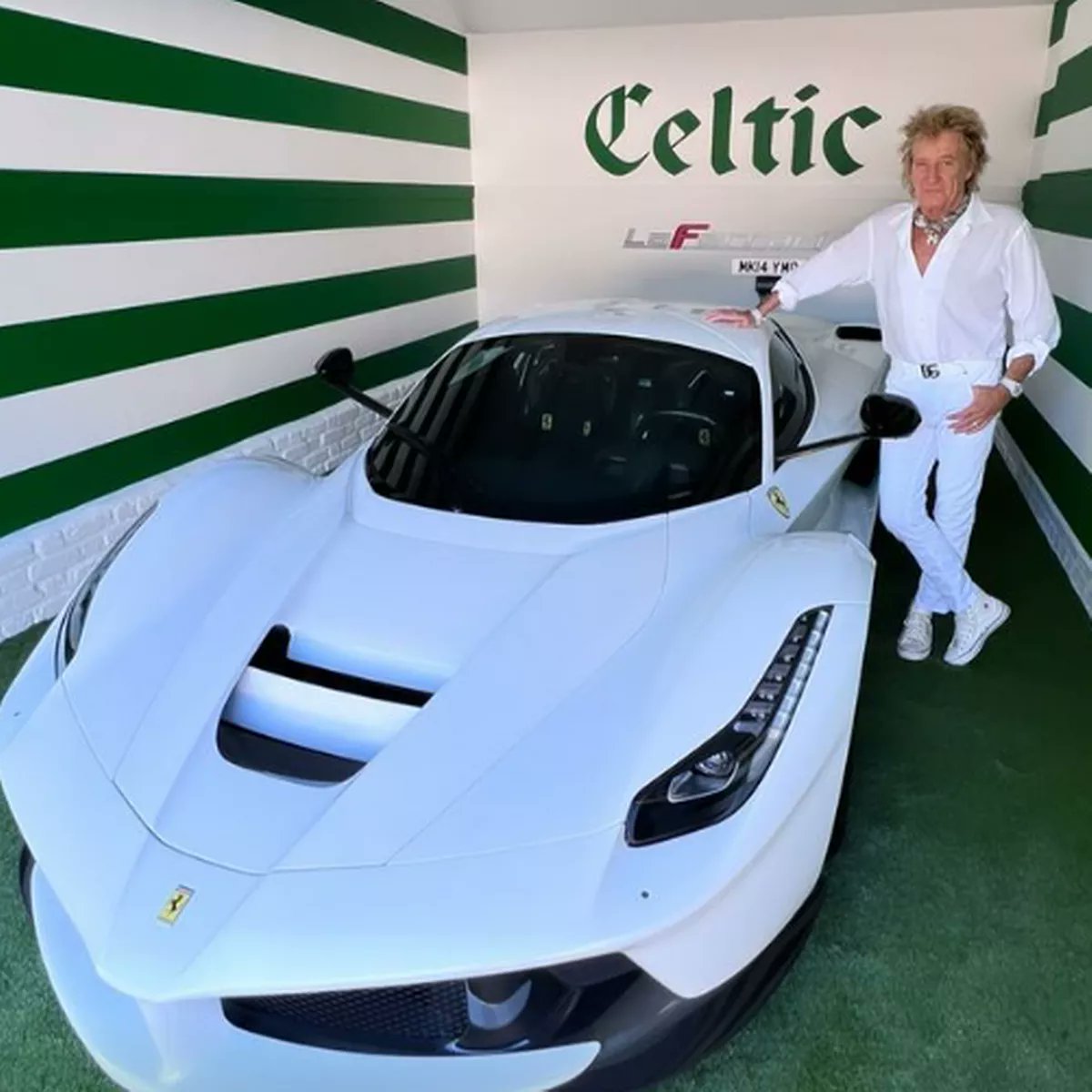 NorthernMailman's tweet image. He is short,
They are short,
The Stones are short,
Mr Grumbly, with a white Ferrari, is short,
Giving you hard looks.
#FallFriday
youtube.com/watch?v=WJbMCv…