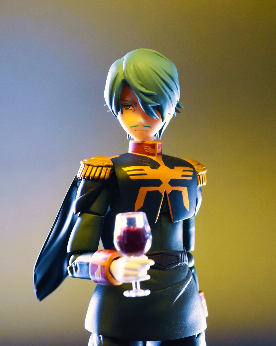 astante_f's tweet image. 15.シャリア
「美プラで男を作る」がコンセプト。
眉毛デカールを髭として使った問題作。ご指摘もありましたが美プラ素体のままでは体格がヒョロガリで、そこの工夫が必要だと感じました。シーマ様の時と同じくジオン軍服の造形に詳しくなれました。