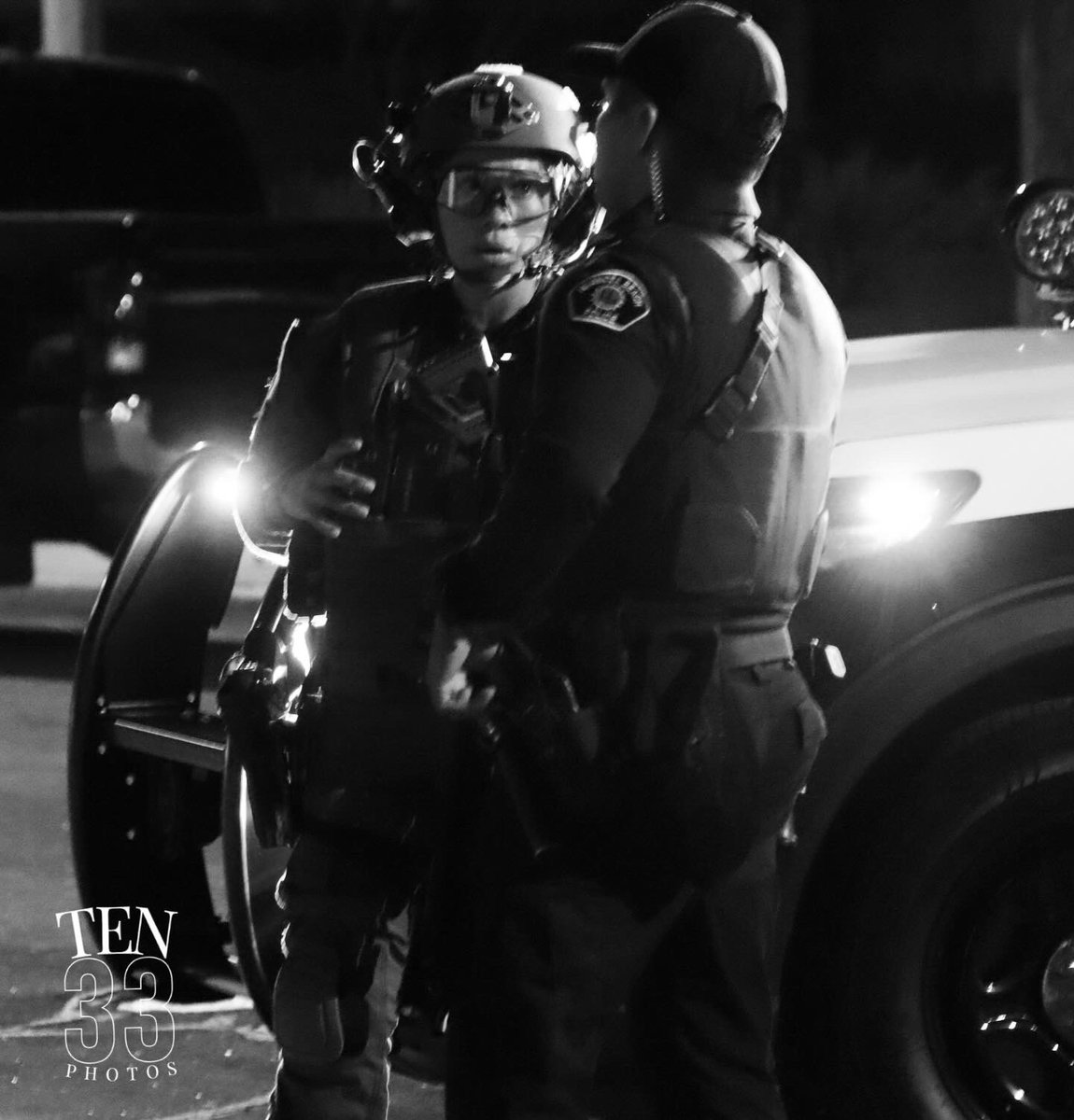 1033PHOTOS's tweet image. #HawthornePD #LancasterCA #SearchWarrant #femaleswatoperator #femaleofficer #1033photos#tenthirtythreephotography #lacounty#Antoplevalley #cannonphotography #lawenforcementphotography