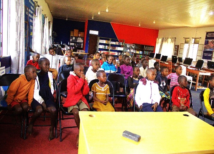 In the hills of Mugamba, Bururi Province, American Corner Bururi proudly launched at the end of the school year a 2-month English language program designed for primary school students from six local schools.
This holiday initiative is more than just English lessons,  it is a