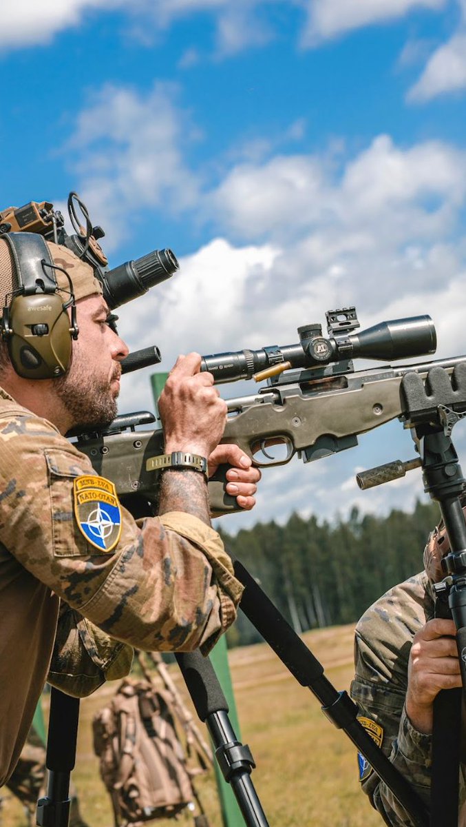 OTAN_FR's tweet image. En plein dans le mille 🎯
Les meilleurs tireurs d’élite de l’OTAN se sont affrontés lors d’un tournoi organisé en Lituanie récemment. 102 équipes de 14 pays ont relevé le défi : une occasion unique de tester leur adresse dans un esprit de coopération 🤝