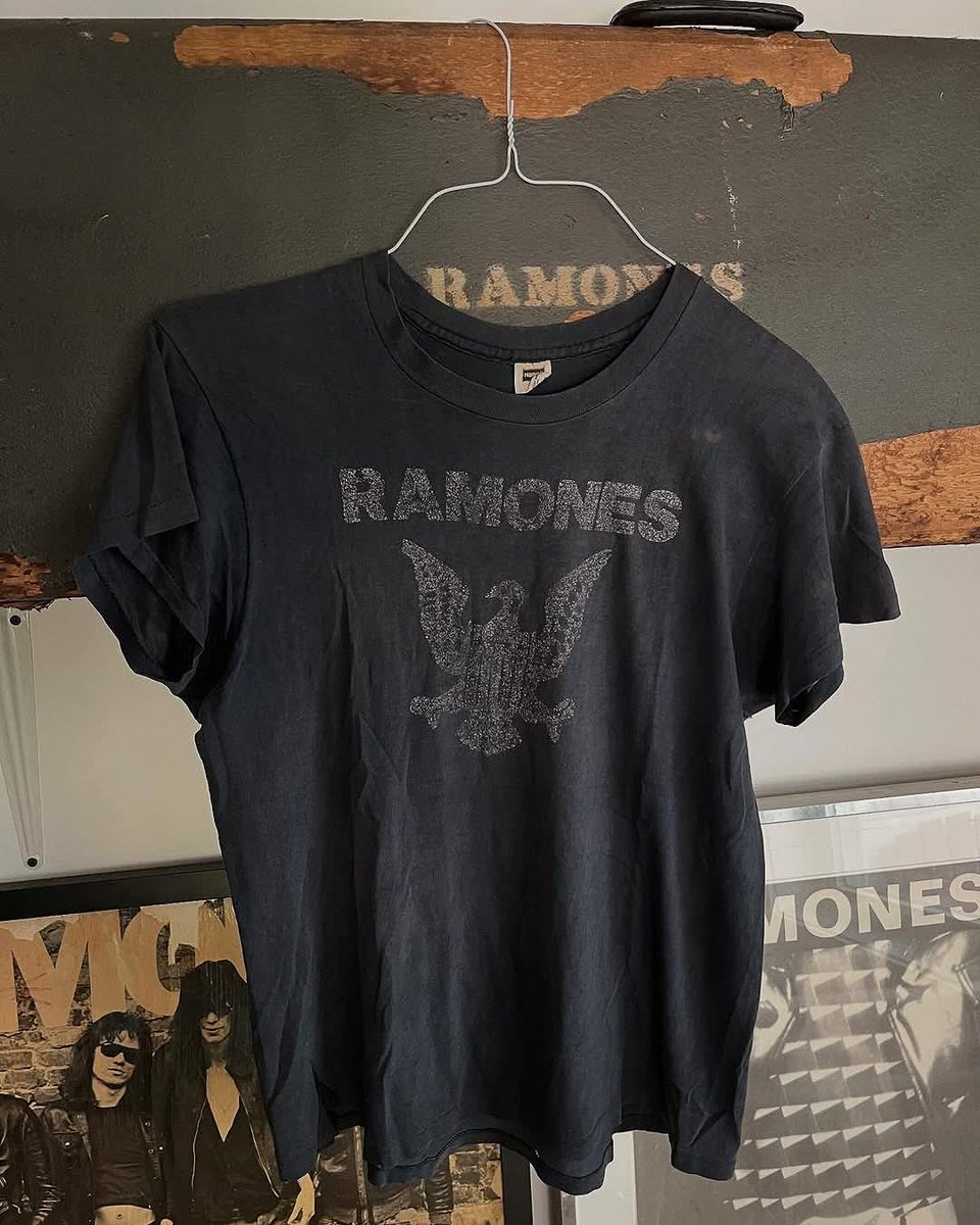 dirk7890's tweet image. Clem Burke&apos;s original tee shirt from 1976 📸