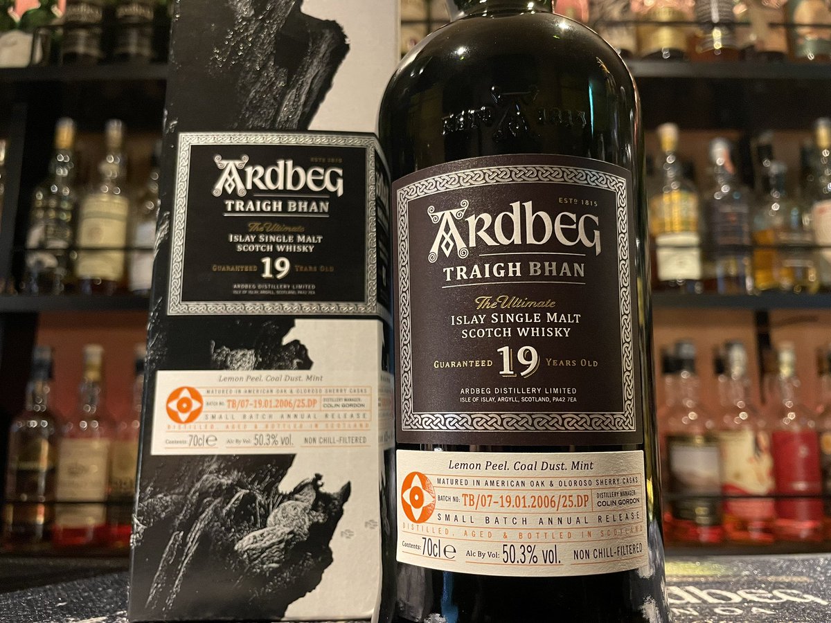 「アードベッグ トリーバン19年 バッチ7」
シリーズ最後となるバッチ7が入荷しました！！
有終の美を飾る1本なのか、僕もこれから飲むので非常に楽しみです！！
もちろん当店ではトリーバンシリーズも全て置いてますので全部飲み比べするのもアリですよ〜！
本日より抜栓です！是非！！