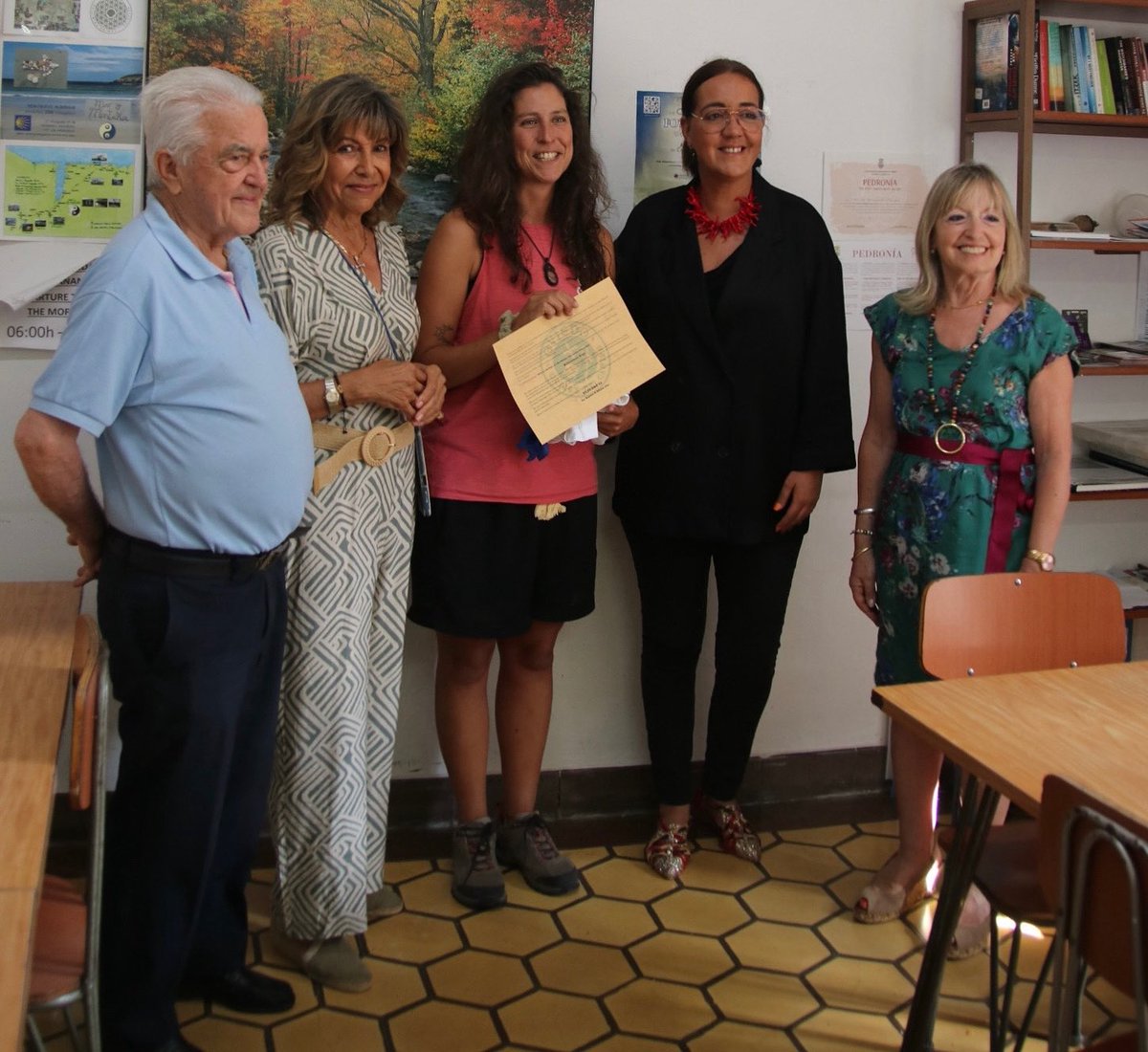 aytoviedo's tweet image. 👣La concejala de gobierno, @covadonga1980 , participó ayer en el homenaje a los peregrinos que rinde anualmente la Asociación Asturleonesa de Amigos del Camino de Santiago con motivo de la festividad del patrón de España.
#OviedoOrigendelCamino
@oviedo_turismo