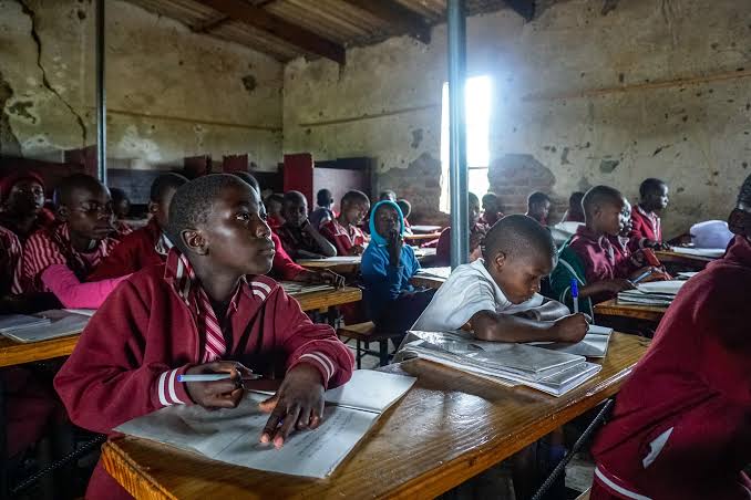 paulmuchemwa2's tweet image. Teaching scientific and mathematical concepts in local languages will help lots of talented young Zimbabweans understand questions and respond accordingly

Truth be told in a Mathematical exam most students fail because they don&apos;t understand English not the concept being tested