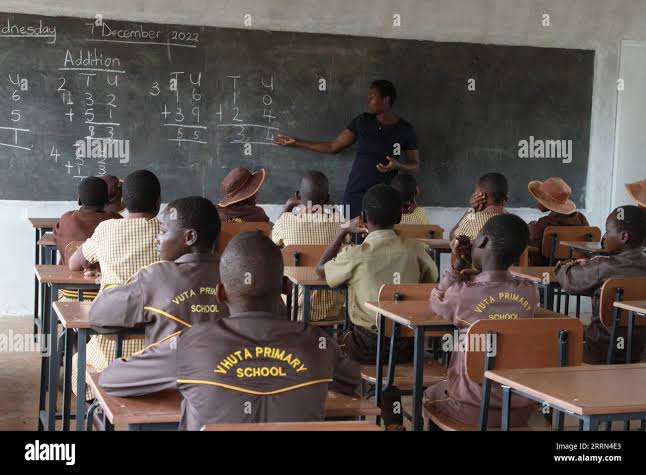 paulmuchemwa2's tweet image. Teaching scientific and mathematical concepts in local languages will help lots of talented young Zimbabweans understand questions and respond accordingly

Truth be told in a Mathematical exam most students fail because they don&apos;t understand English not the concept being tested