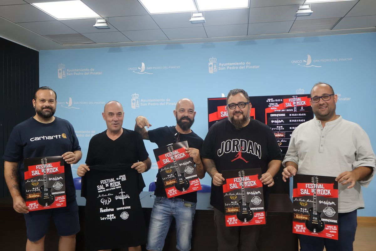 RadioPinatar's tweet image. Javier Castejón, acompañado de Sebastián Mateo, organizador, han presentado el Festival Sal de Rock, que se celebra mañana en la explanada de Lo Pagán con DarkNoise y Malavergüenza,  José Carlos Molina, líder de Ñu, Excalibur, Leviatán y Bandana.

tinyurl.com/236eyrjy