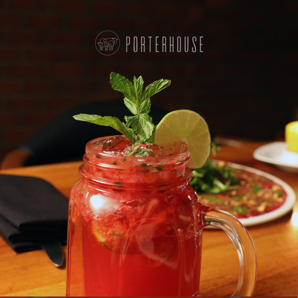 موهيتو الفراولة… الانتعاش بطابع مختلف مزيج الفراولة الطازجة والنعناع يُقدَّم لك بإتقان ليكمّل نكهة أي طبق

Strawberry Mojito... refreshment with a twist Fresh strawberries and mint, blended to perfection your ideal pairing for any dish

الموقع: الرياض - تحلية 
#بورترهاوس