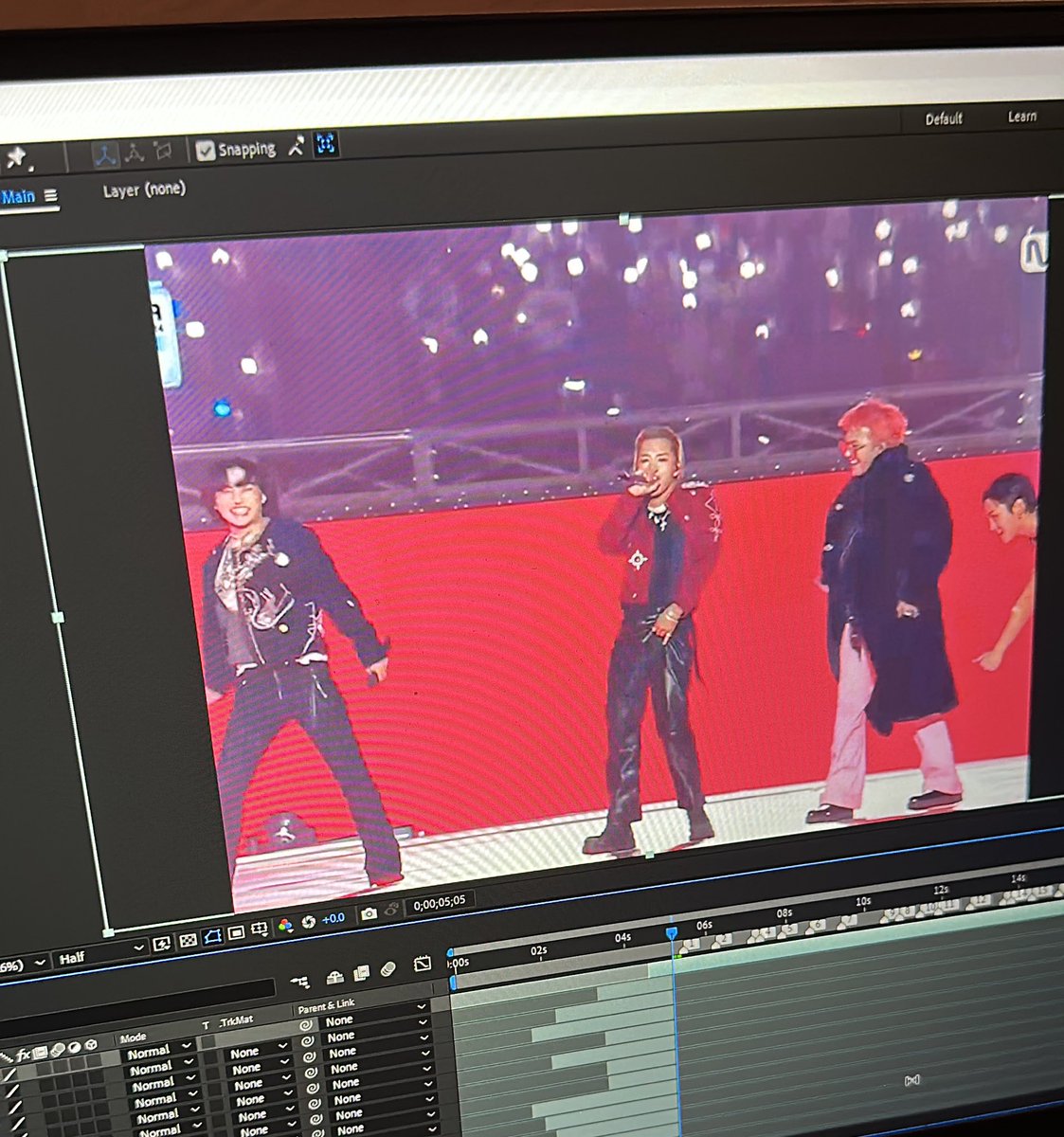 museofdae's tweet image. Was doing my next edit, then came across this particular frame🥹💛 look how Jiyong and Daesung smiled😭🥹💛 they're so happy😭