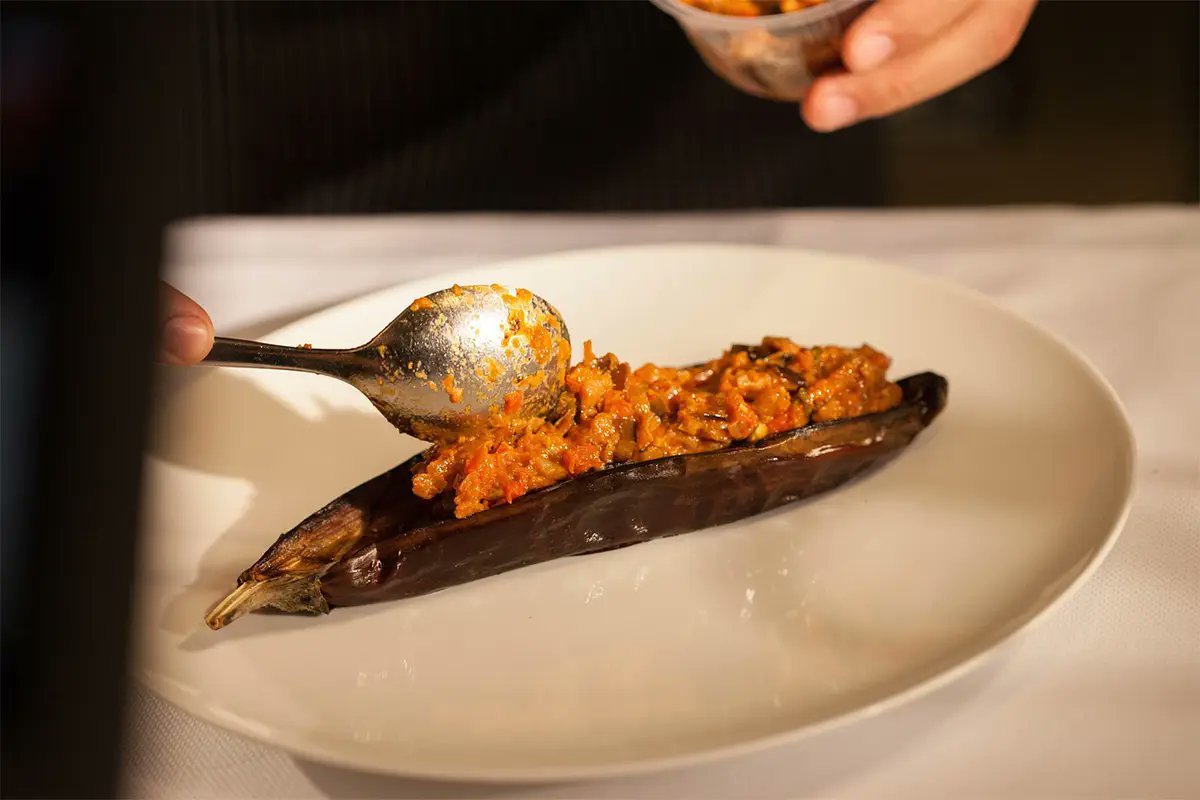 LeMediaEn442's tweet image. 🍽️☠️État empoisonneur : Les cuisiniers s'opposent eux aussi à la loi Duplomb
lemediaen442.fr/etat-empoisonn…
Un collectif de 400 chefs cuisiniers et acteurs de la restauration appellent au retrait de la loi et à une transformation profonde du système alimentaire français.
