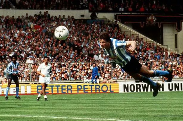 SuperbFootyPics's tweet image. Happy Birthday To Sky Blues Legend Keith Houchen 65 Today