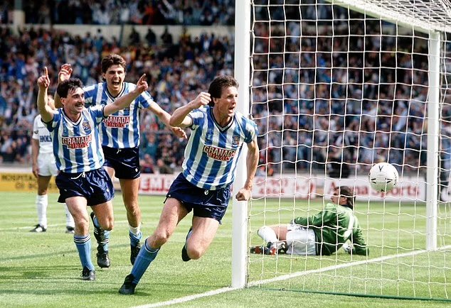SuperbFootyPics's tweet image. Happy Birthday To Sky Blues Legend Keith Houchen 65 Today