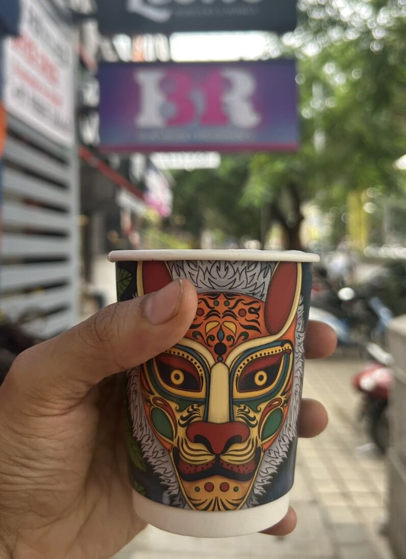 MaginAbheet's tweet image. Tribal Brew is doing something most Indian coffee brands haven’t even attempted: Bringing “on-the-go” coffee culture to India👇
In the West, coffee is a companion, not a destination.
You grab it > You sip while walking > You move.
But in India, coffee has mostly been a…