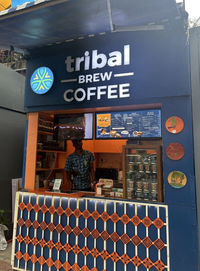 MaginAbheet's tweet image. Tribal Brew is doing something most Indian coffee brands haven’t even attempted: Bringing “on-the-go” coffee culture to India👇
In the West, coffee is a companion, not a destination.
You grab it > You sip while walking > You move.
But in India, coffee has mostly been a…