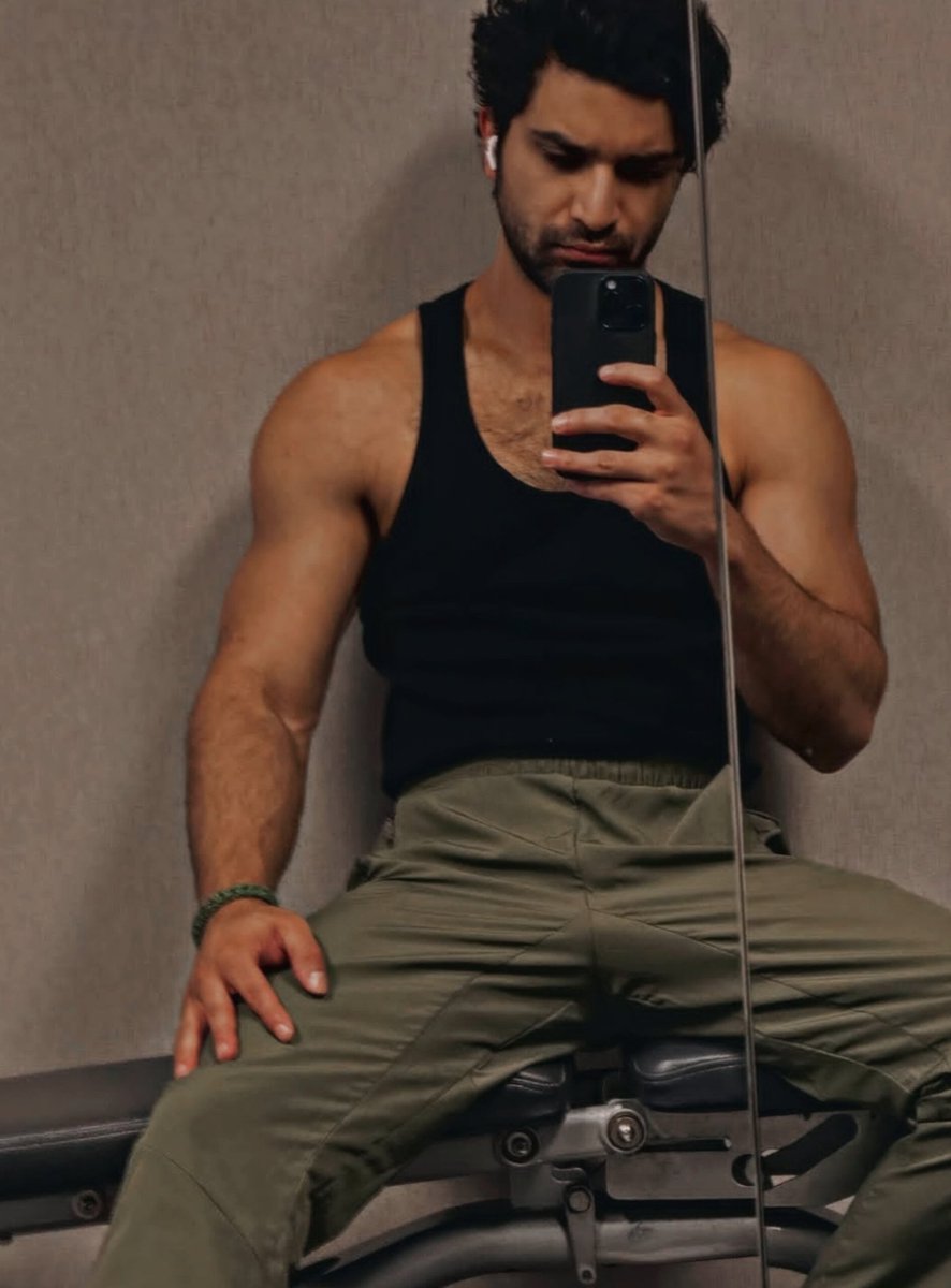 nishahadians's tweet image. 🗣️abs or biceps????
BOTH 🤤
#AhadRazaMir
@ahadrazamir