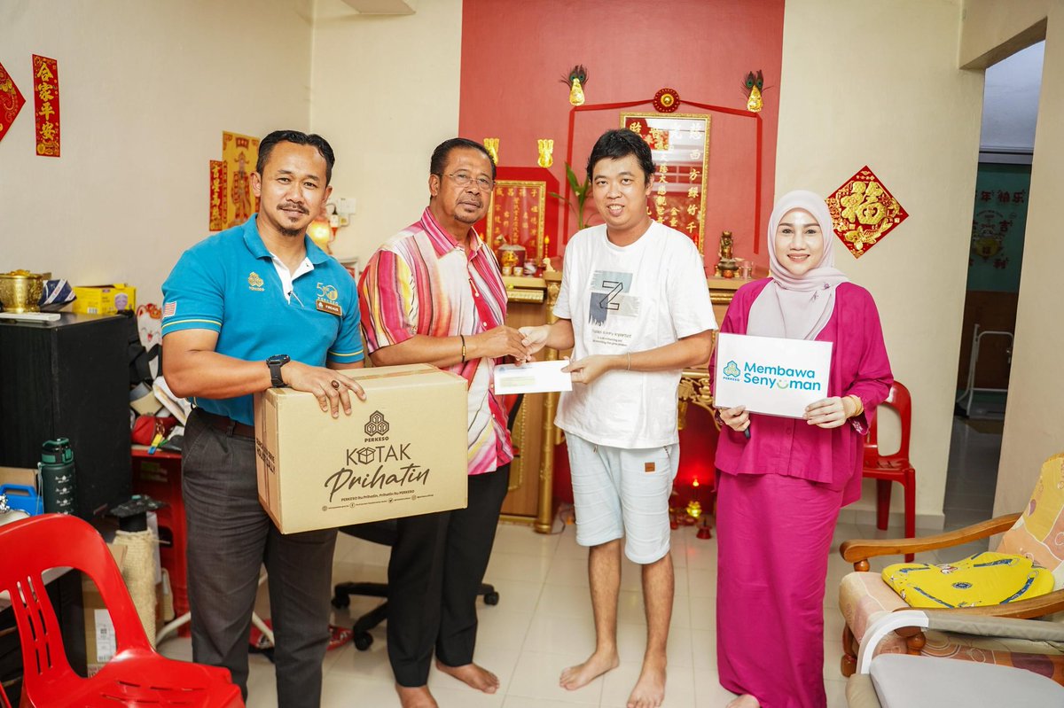 Hari ini saya menziarahi Encik Yap Kit Way, 34, pesakit kanser hidung tahap 4 di Kuala Perlis. Beliau kini menerima pencen ilat RM1,382.50 sebulan daripada PERKESO dan kes telah dirujuk kepada JKM bagi bantuan lanjut. Komitmen kami terus kukuh menyokong rakyat yang memerlukan.