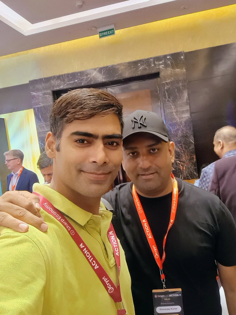 ankit_k_sharma's tweet image. Happy Birthday 🎂🎁 to @debug_mode sir ji.
भोले बाबा की कृपा आप पर हमेशा बनी रहे।
जन्मदिन की बहुत बहुत शुभकामनाएं आपको।
🎉🎊🎂🎁