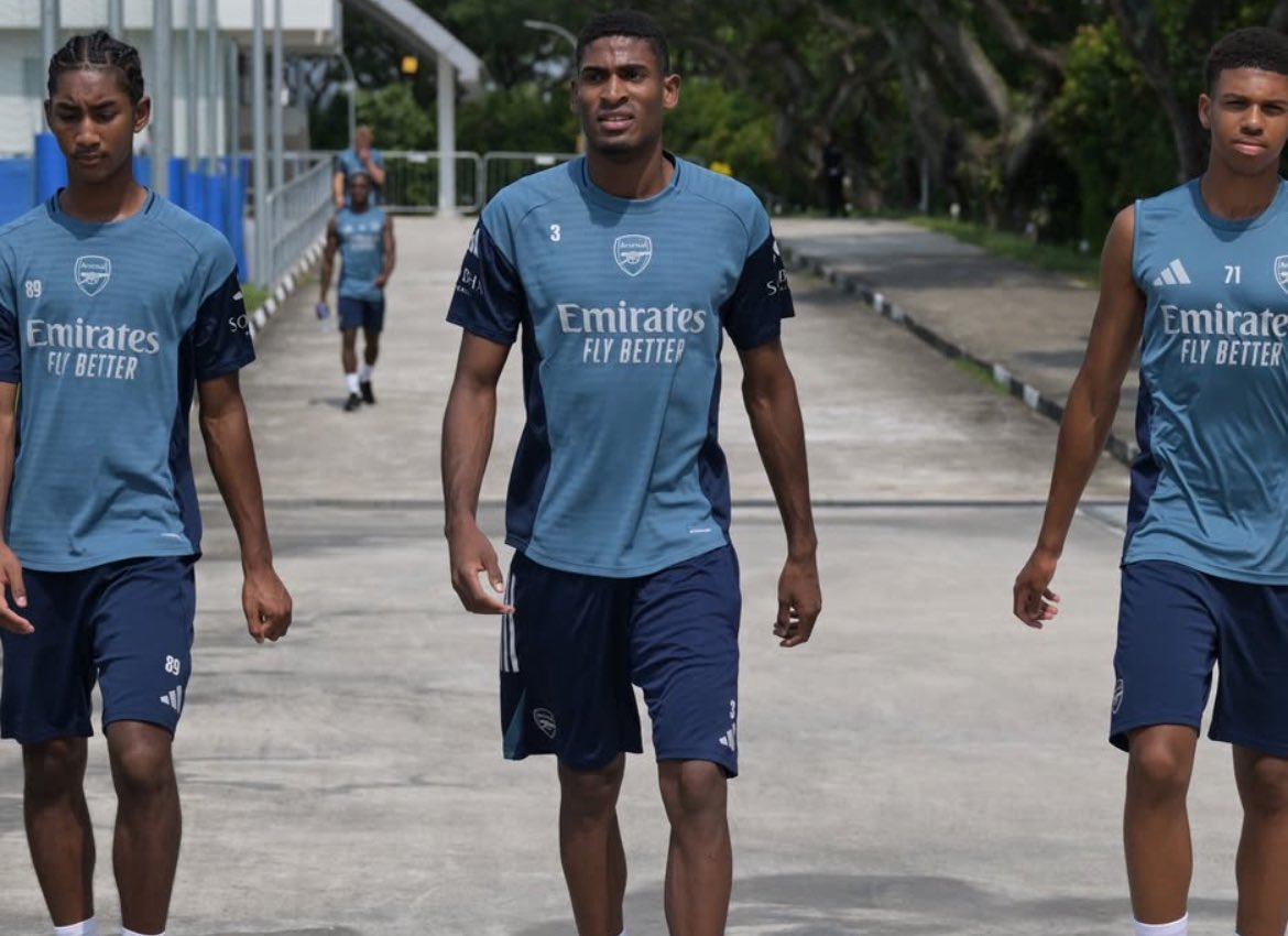 jeorgebird's tweet image. Mosquera with Salmon and Harriman-Annous in training.
Image: Arsenal