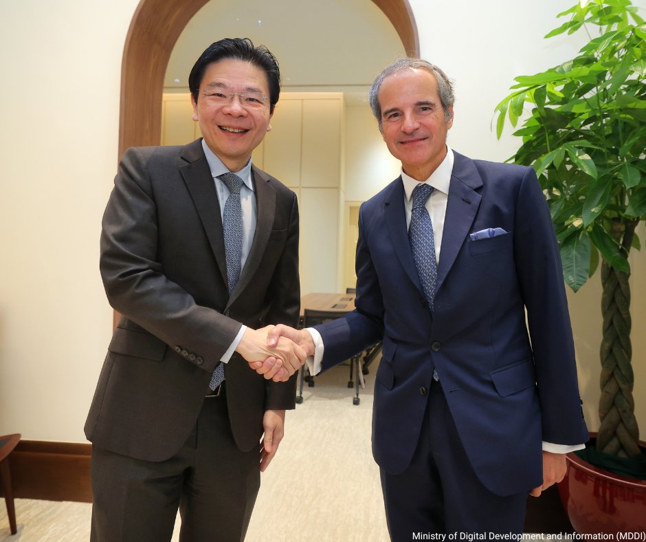 rafaelmgrossi's tweet image. Productive exchange with 🇸🇬 Prime Minister @LawrenceWongST on @IAEAorg’s work and growing interest in nuclear energy across ASEAN. Discussed potential of safe & secure nuclear power in Singapore’s energy future and importance of highest standards. Thanks for warm welcome.