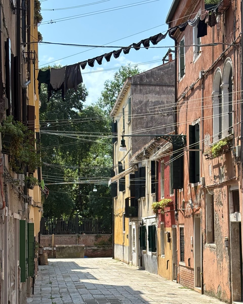IntrecciVE's tweet image. Mutande stese #venezia #venice #veneziagram #igersvenezia #veneziadavivere #venise #tourguide #travel #travelgram #guidetouristique