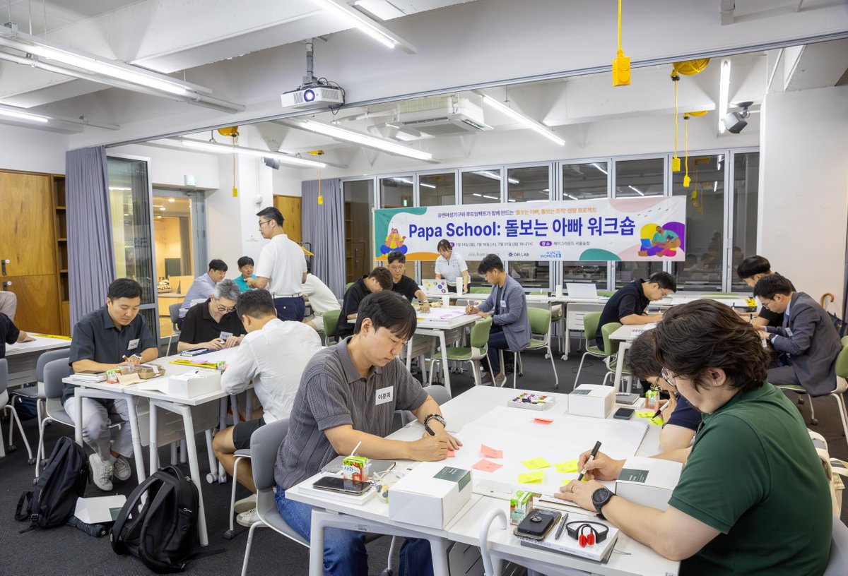 unwomenasia's tweet image. On 14, 16 & 21 July, UN Women’s Knowledge and Partnerships Centre in ROK and Root Impact co-hosted “Papa School: Fatherhood Care-Capacity Building Workshop” in Seoul, helping working fathers build caregiving skills and foster care-friendly families and workplaces.