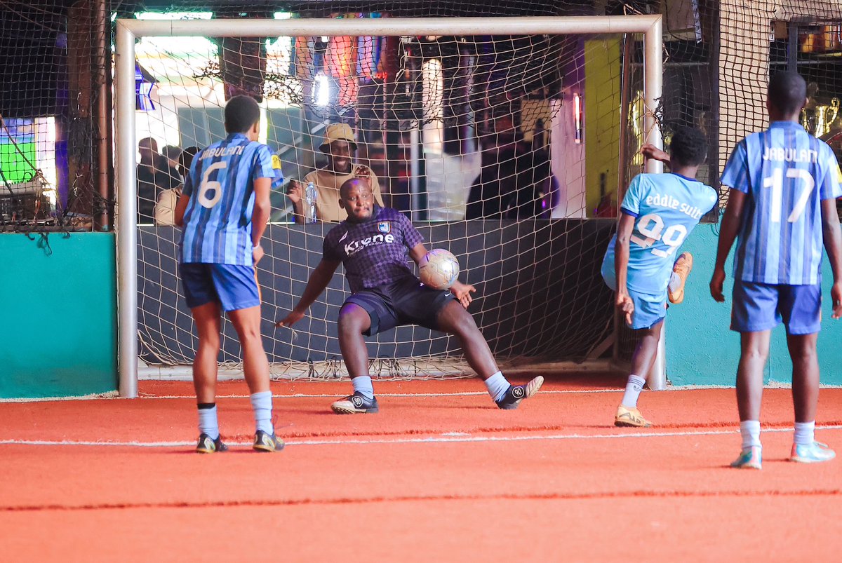 KaggwaLeague's tweet photo. 📸//: #AVARCThreads Pictorial 

Our @ChweziFC side charging up ahead of the season 5.

See y’all soon.🔥

🗓️: 10th August,2025
📍: City High school, Kololo

#Akasayi https://t.co/dSXXv1hQlh