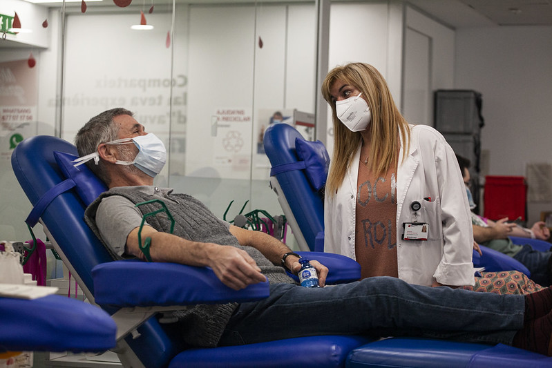 hospitalclinic's tweet image. 🩸 Les reserves de sang estan molt baixes i el Banc de Sang i Teixits fa una crida perquè tothom vagi a @donarsang.
Saps com fer-ho❓ Apunta't a donarsang.gencat.cat i vine a @donarsangclinic!