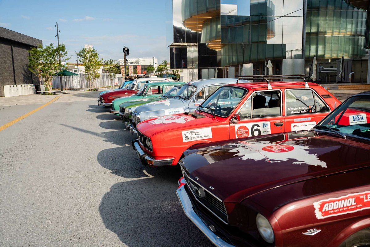 CzechMFA's tweet image. 🇨🇿 After 14,000 km and 11 countries, the historic vehicles of Expedition ROBOT have reached @expo2025japan. Now on display at Festival Station – just steps from the #CzechPavilion.
#EXPO2025Czechia #RobotExpedition