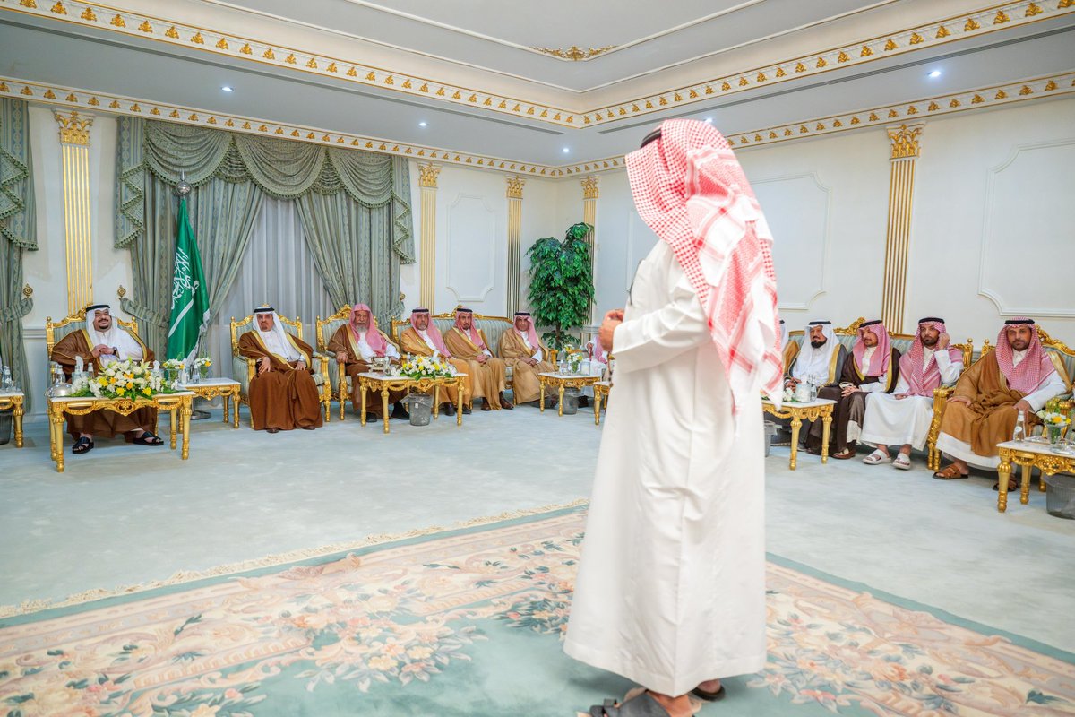 صاحب السمو الملكي الأمير
محمد بن عبدالرحمن بن عبدالعزيز
نائب أمير منطقة الرياض في ضيافة
الشيخ محمد بن عبدالرحمن الدويش
أمير الفوج الواحد والعشرون