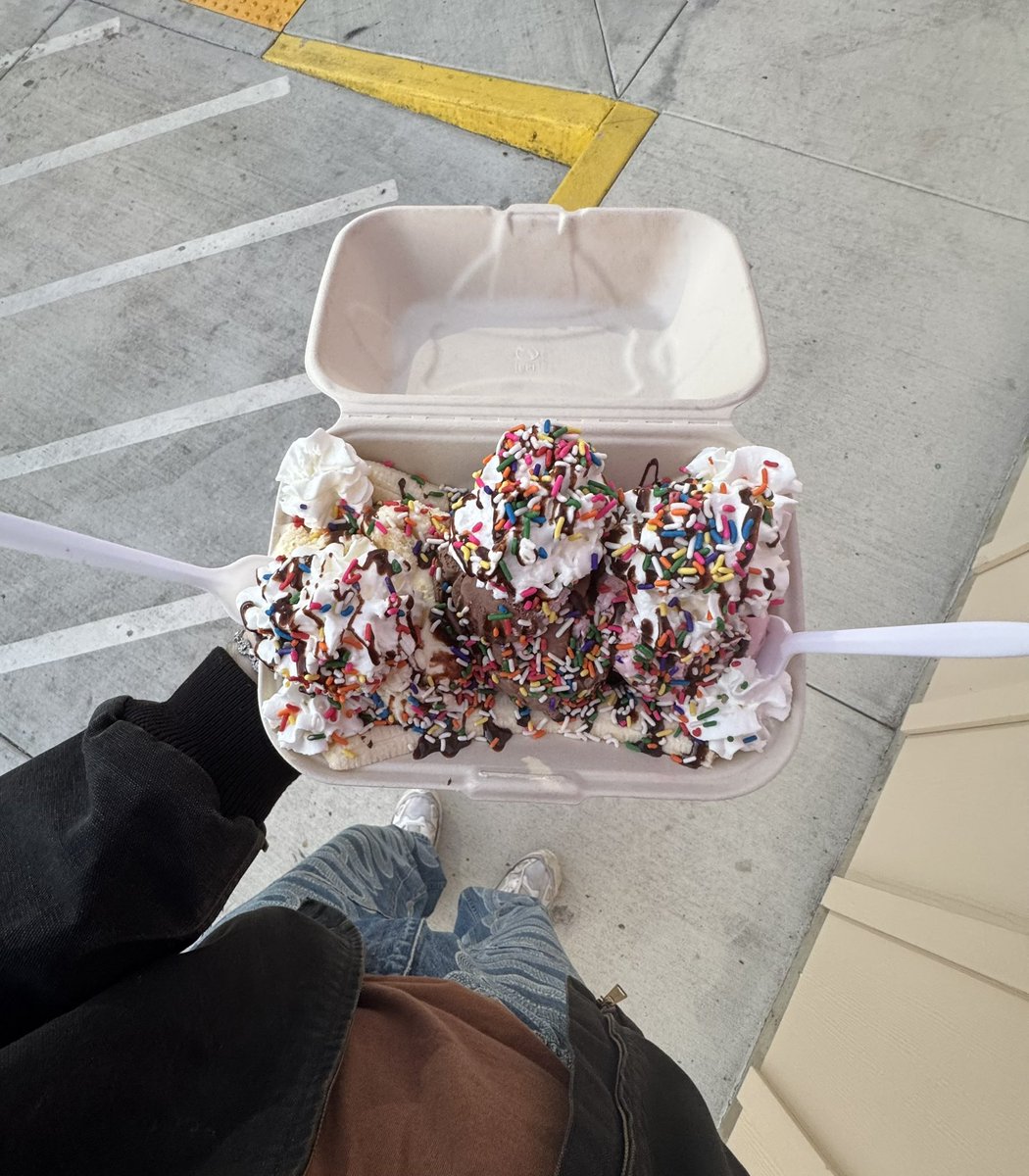 duwapcs's tweet image. goddamn I love being chalant asf
