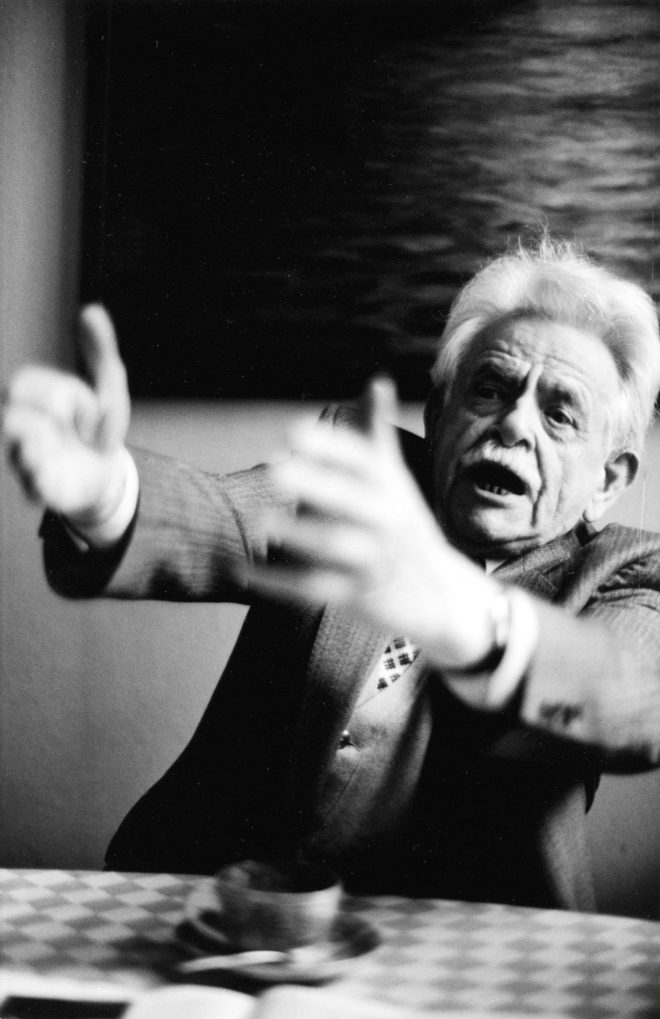 «L’home que voreja els quaranta és pres per un desig irrefrenable de dictar lleis.»
Elias Canetti, escriptor en llengua alemanya (1905-1994) · CXX aniversari
via @Rodamots ‘la frase del dia’