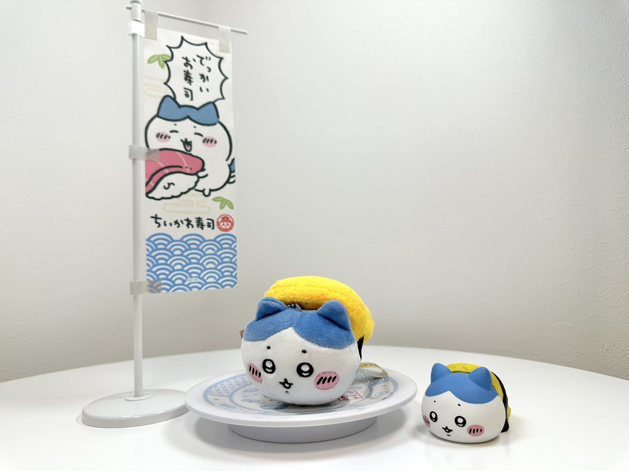 くら寿司 ちいかわ 寿司皿 6枚　グッズ3個 寿司皿」が可愛すぎると話題！ 「くら寿司」×「ちいかわ」コラボ