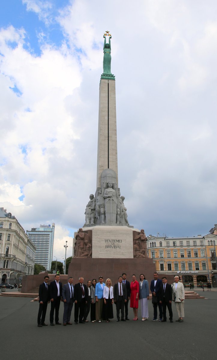 CFLA_gov_lv's tweet image. 📌 Latvijas–Uzbekistānas studiju vizīte 🇱🇻🤝🇺🇿
No 21.–28. jūlijam Latvijā viesojas 13 Uzbekistānas valsts pārvaldes pārstāvji.

📚 Tēmas: stratēģiskā plānošana, KPI, budžets, enerģētika, digitālie rīki, sabiedrības līdzdalība, audits

#LATDEV