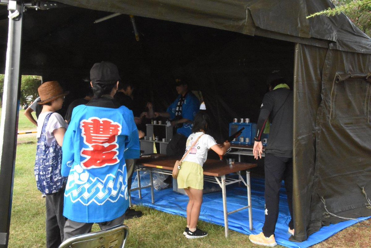 JGSDF_MatudoSta's tweet image. 【 #曹友会 】
#松戸曹友会 は、#松戸駐屯地 盆踊り大会にてイベントを担当しました。
射的や輪投げを楽しんで頂くとともに、ご当地 #ゆるキャラ をお招きして、来場者の皆様にたくさんの笑顔を届けられました。
これからも隊員家族や地域の皆様に親しんでもらえるように活動して参ります。