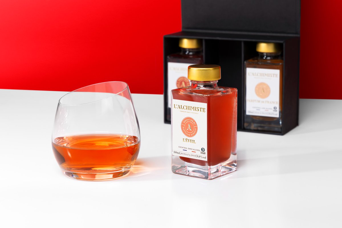 ¡Sabor y sofisticación en las alturas! ✈️

<a href="/airfrance/">Air France</a> lanza una exclusiva colección de cócteles para clientes La Première, creada por el chef mixólogo Matthias Giroud 🍸

traveladvisorsguild.com/travel-news/ai… <a href="/AirFranceES/">Air France ES</a>