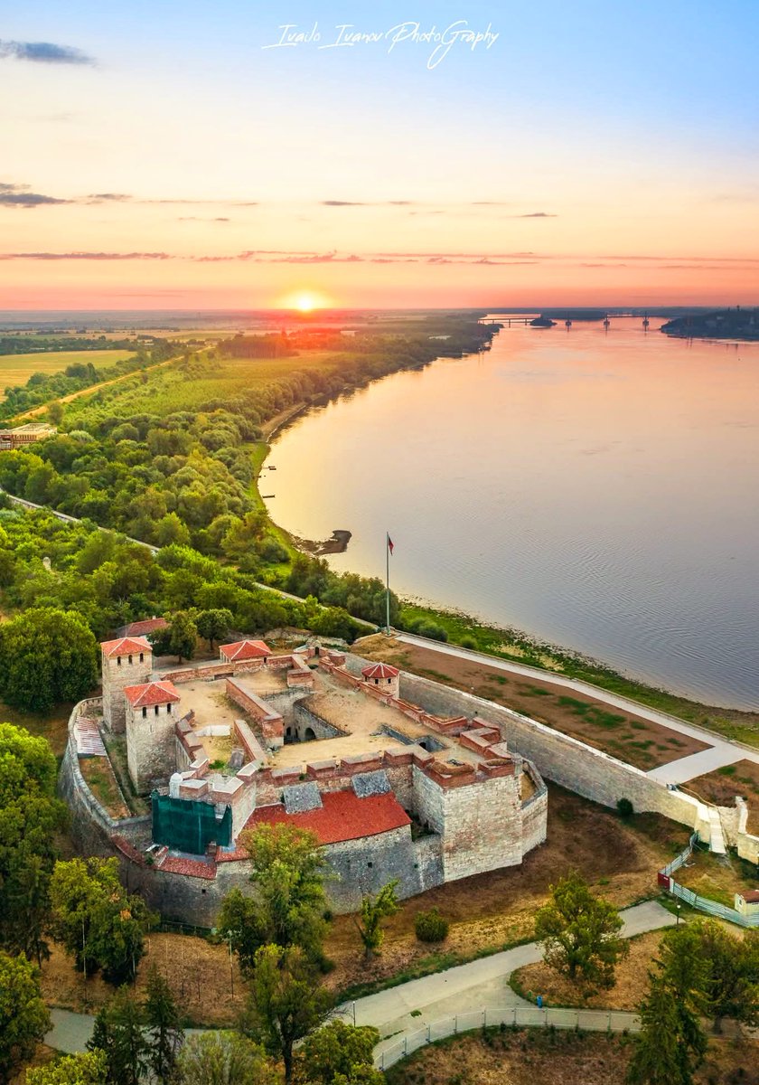 📍Vidin Kalesi ve Tuna Nehri,
Vidin, Bulgaristan 🇧🇬